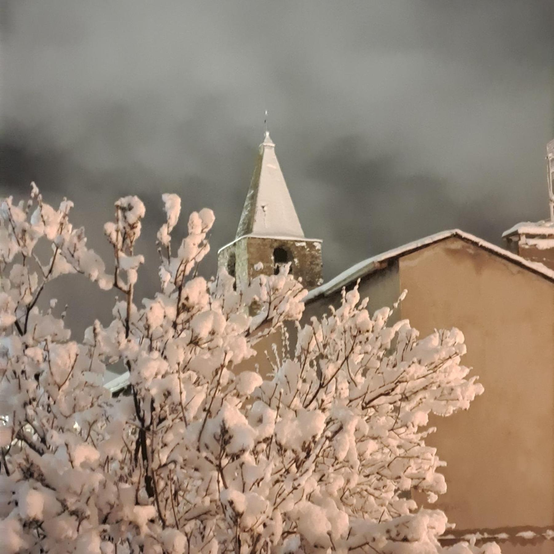 Bed and Breakfast Le Grenier Des Moineaux Font-Romeu-Odeillo-Via Exterior foto